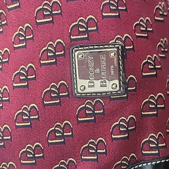 EUC Dooney & Bourke - Picture 6 of 10